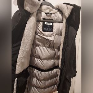 Abercrombie & Fitch Black winter coat with hood and 8 usable pockets Mens size S